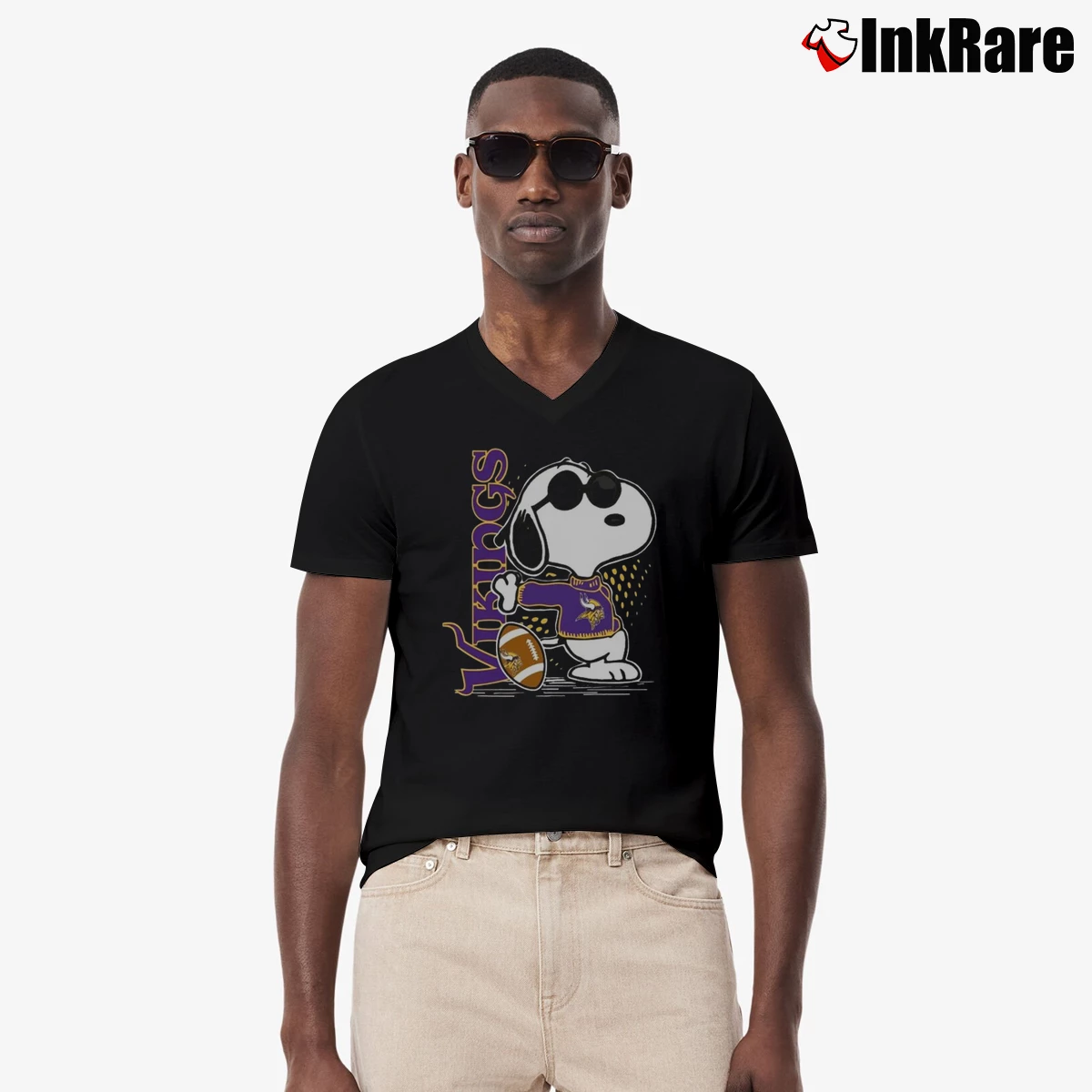 Joe Cool Snoopy Minnesota Vikings Men’s V-Neck Tee in black – Modern Essential Men’s Joe Cool Snoopy Minnesota Vikings V-Neck Tee in black | Sharp, Breathable, Everyday Staple