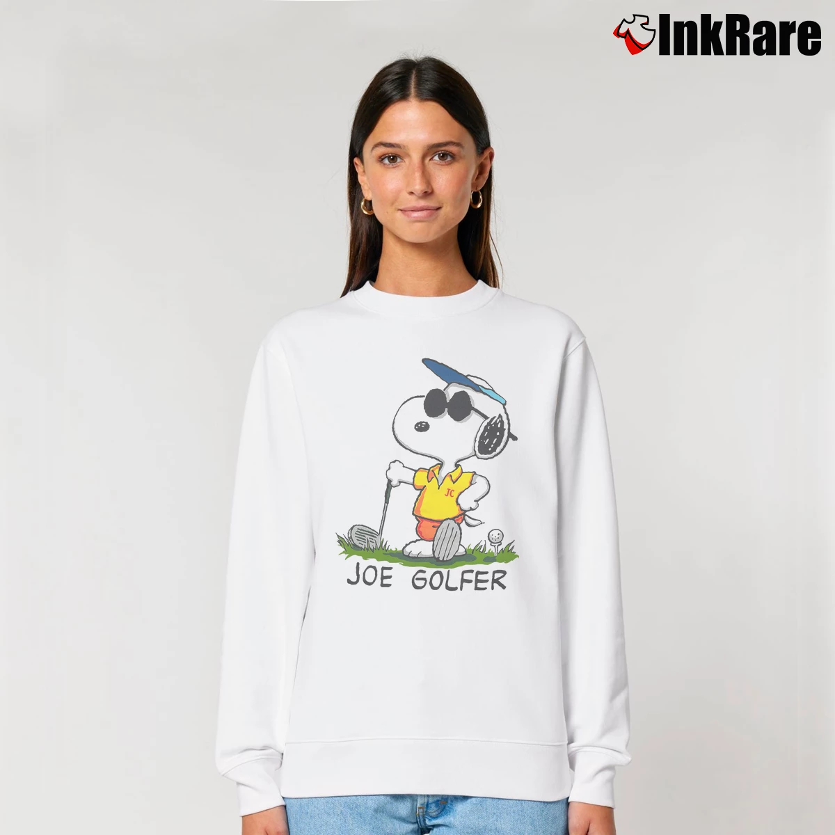 Joe Golfer Snoopy Women’s Relaxed Sweatshirt in white – Cozy Casual Women’s Joe Golfer Snoopy Relaxed Sweatshirt in white | Soft, Laid-Back Vibe