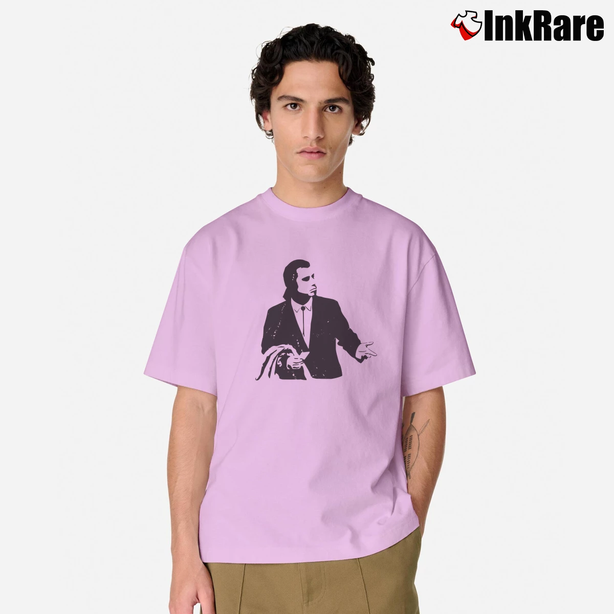 John Travolta Pulp Fiction Men’s Classic Tee in light pink – Premium Comfort Men’s John Travolta Pulp Fiction Classic T-Shirt in light pink | Soft, Breathable Everyday Wear