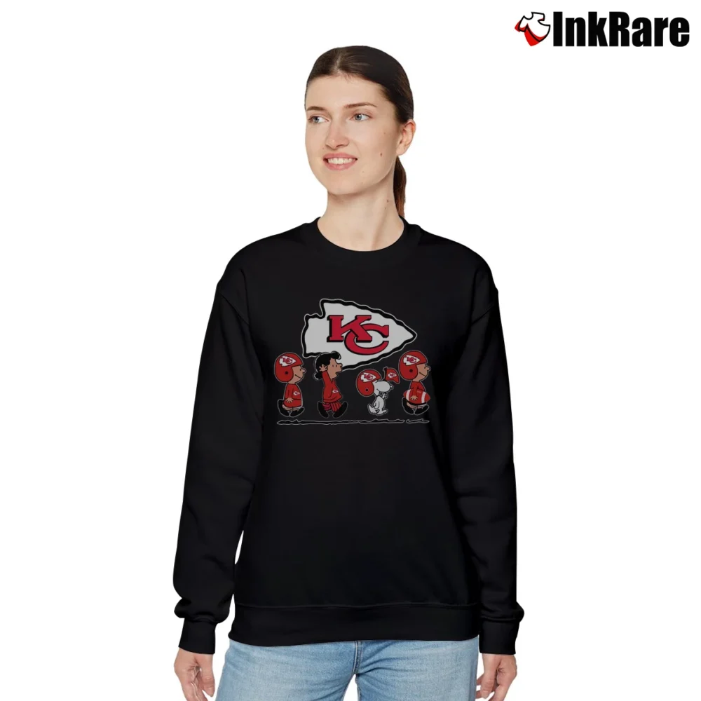 Women’s Kansas City Chiefs Snoopy Charlie Brown Super Bowl Relaxed Sweatshirt in black | Soft, Laid-Back Vibe