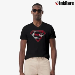 Men’s Kansas City Chiefs x Superman Undefeatable NFL Mashup V-Neck Tee in black | Sharp, Breathable, Everyday Staple
