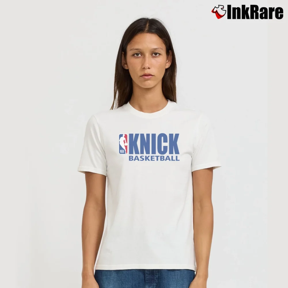 Women’s Knicks Basketball Signature T-Shirt in white | Soft, Flattering Fit