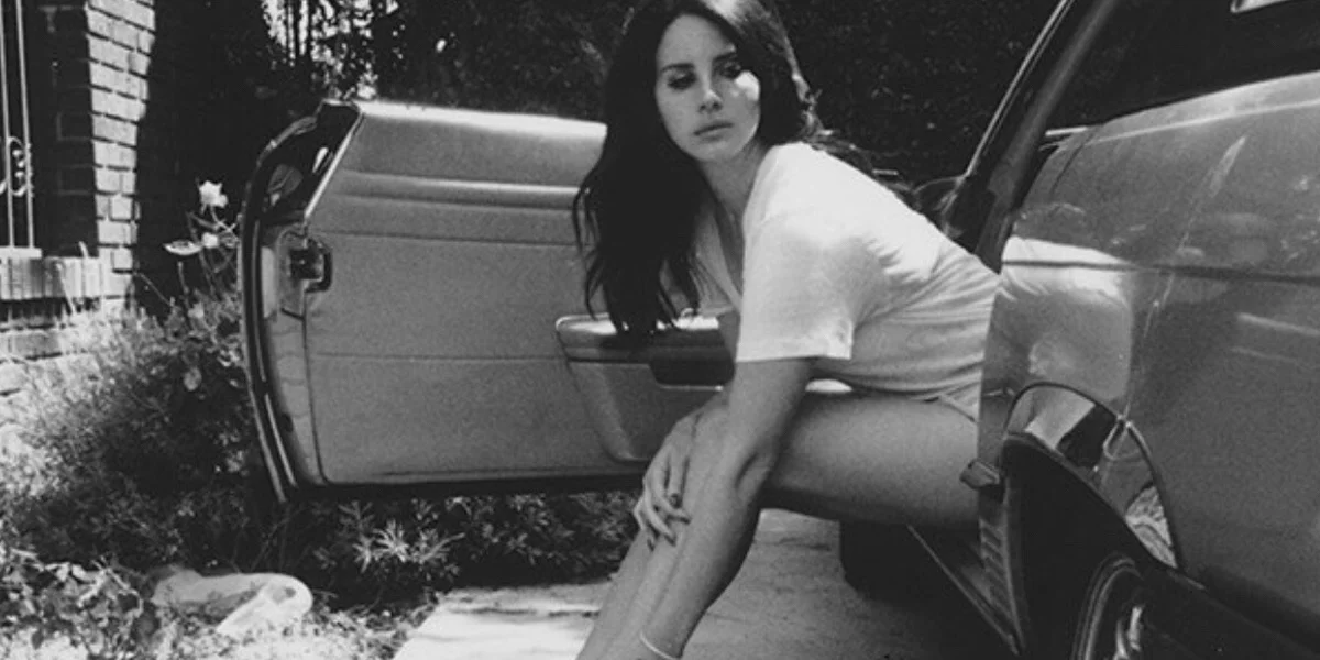Black and white Lana Del Rey photo during the Ultraviolence era