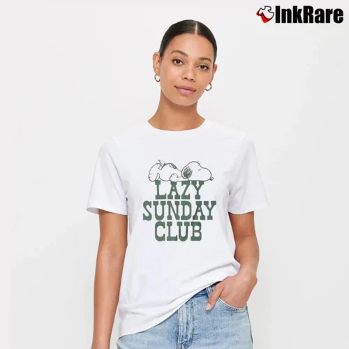 Lazy Sunday Club Snoopy Women’s Tee in white – Effortless Style Women’s Lazy Sunday Club Snoopy T-Shirt in white | Soft, Flattering Fit