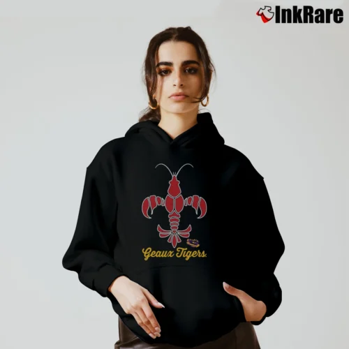 LSU Tigers Crawfish Fleur De Lis Graphic Women’s Cozy Hoodie in black – Urban Chic Women’s LSU Tigers Crawfish Fleur De Lis Graphic Cozy Hoodie in black | Warm, Structured, Stylish