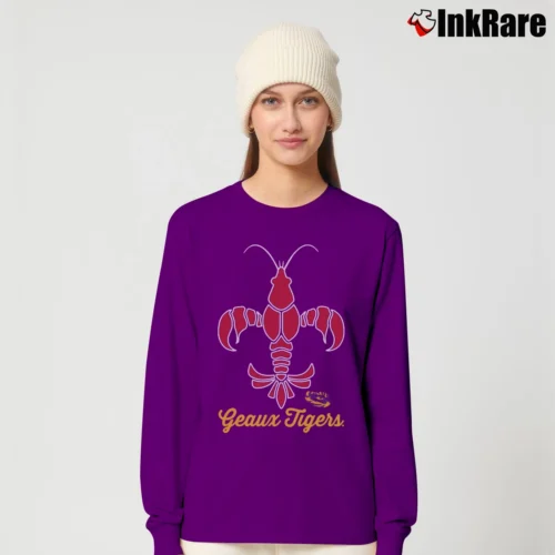 LSU Tigers Crawfish Fleur De Lis Graphic Women’s Long-Sleeve Top in purple – Effortless Layer Women’s LSU Tigers Crawfish Fleur De Lis Graphic Long-Sleeve Top in purple | Sleek, Versatile, All-Season