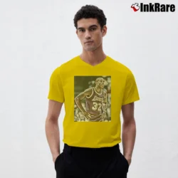 Men’s Magic Johnson Los Angeles Lakers V-Neck Tee in yellow | Sharp, Breathable, Everyday Staple