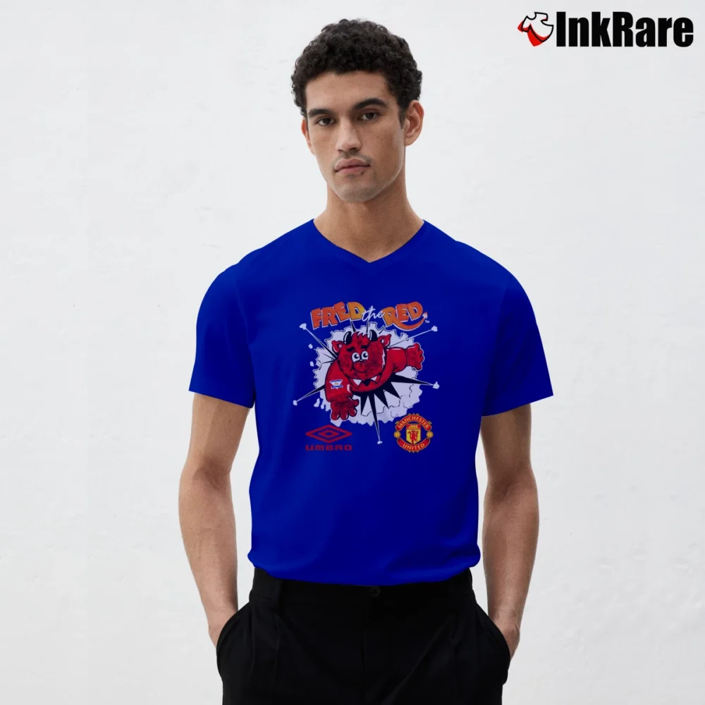 Men’s Manchester United Mascot Red Devil 90s Graphic V-Neck Tee in royal blue | Sharp, Breathable, Everyday Staple