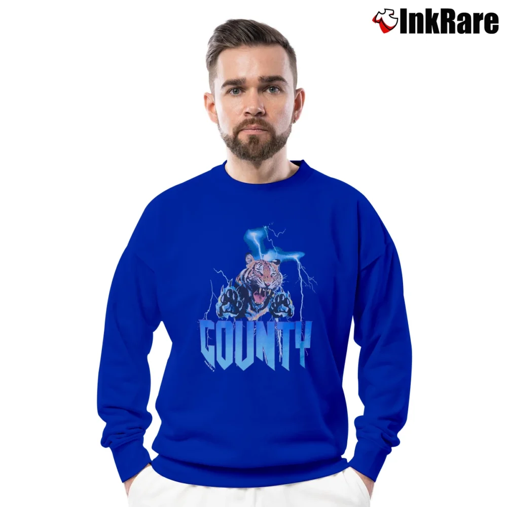 Men’s Marcelo Burlon County Of Milan Tiger Crewneck Sweatshirt in royal blue | Cozy Fabric, Clean Style
