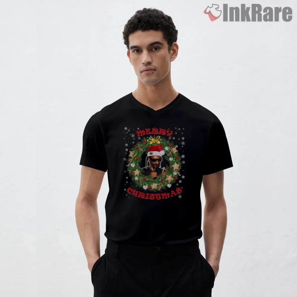 Merry Christmas Snoop Dogg Santa Wreath Shirt on black v-neck shirt for men graphic tee