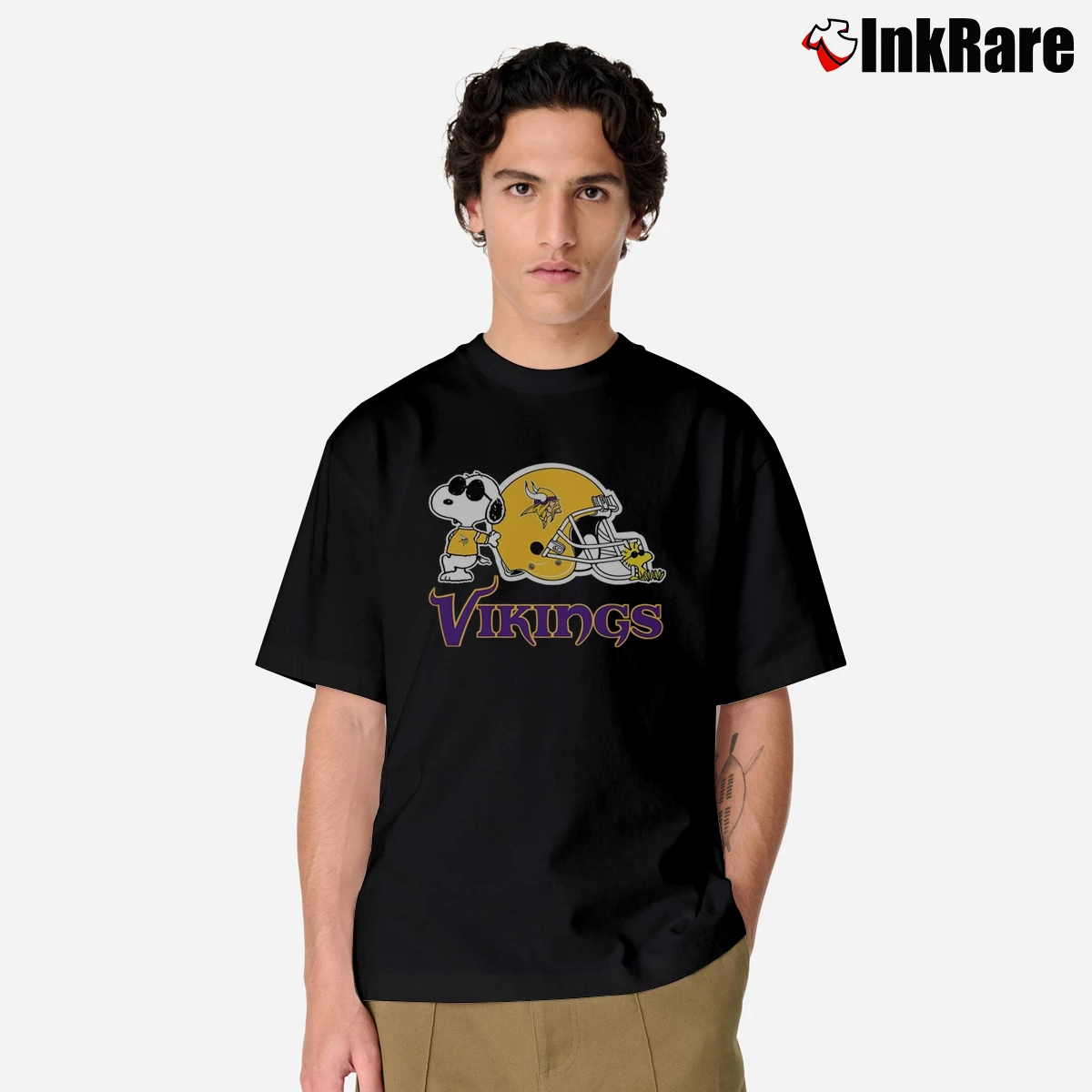 Minnesota Vikings Snoopy And Woodstock Men’s Classic Tee in black – Premium Comfort Men’s Minnesota Vikings Snoopy And Woodstock Classic T-Shirt in black | Soft, Breathable Everyday Wear