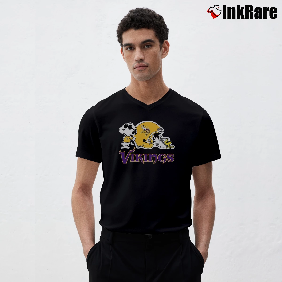 Minnesota Vikings Snoopy And Woodstock Men’s V-Neck Tee in black – Modern Essential Men’s Minnesota Vikings Snoopy And Woodstock V-Neck Tee in black | Sharp, Breathable, Everyday Staple