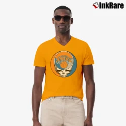 Men’s New York Knicks Basketball Grateful Dead for Music and Sports Fans V-Neck Tee in orange | Sharp, Breathable, Everyday Staple