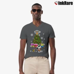 Men’s New York Knicks Snoopy Ugly Christmas V-Neck Tee in charcoal | Sharp, Breathable, Everyday Staple