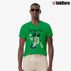 Men’s New York Mets Mickey Mouse Baseball Team Classic V-Neck Tee in irish green | Sharp, Breathable, Everyday Staple