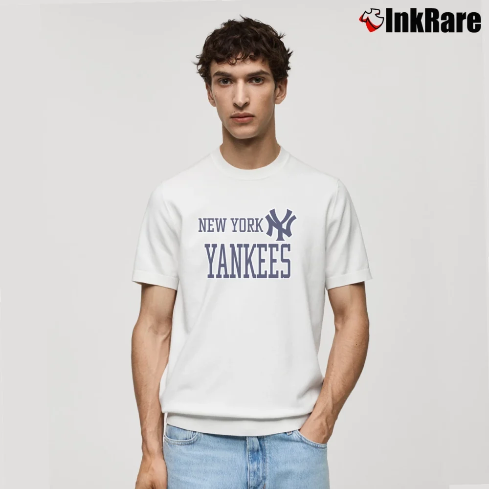 Men’s New York Yankees 80s Big Logo Classic T-Shirt in white | Soft, Breathable Everyday Wear