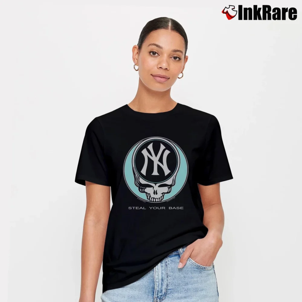 Women’s New York Yankees Grateful Dead Steal Your Base Signature T-Shirt in black | Soft, Flattering Fit