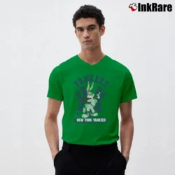Men’s New York Yankees Looney Tunes Baseball Fan V-Neck Tee in irish green | Sharp, Breathable, Everyday Staple
