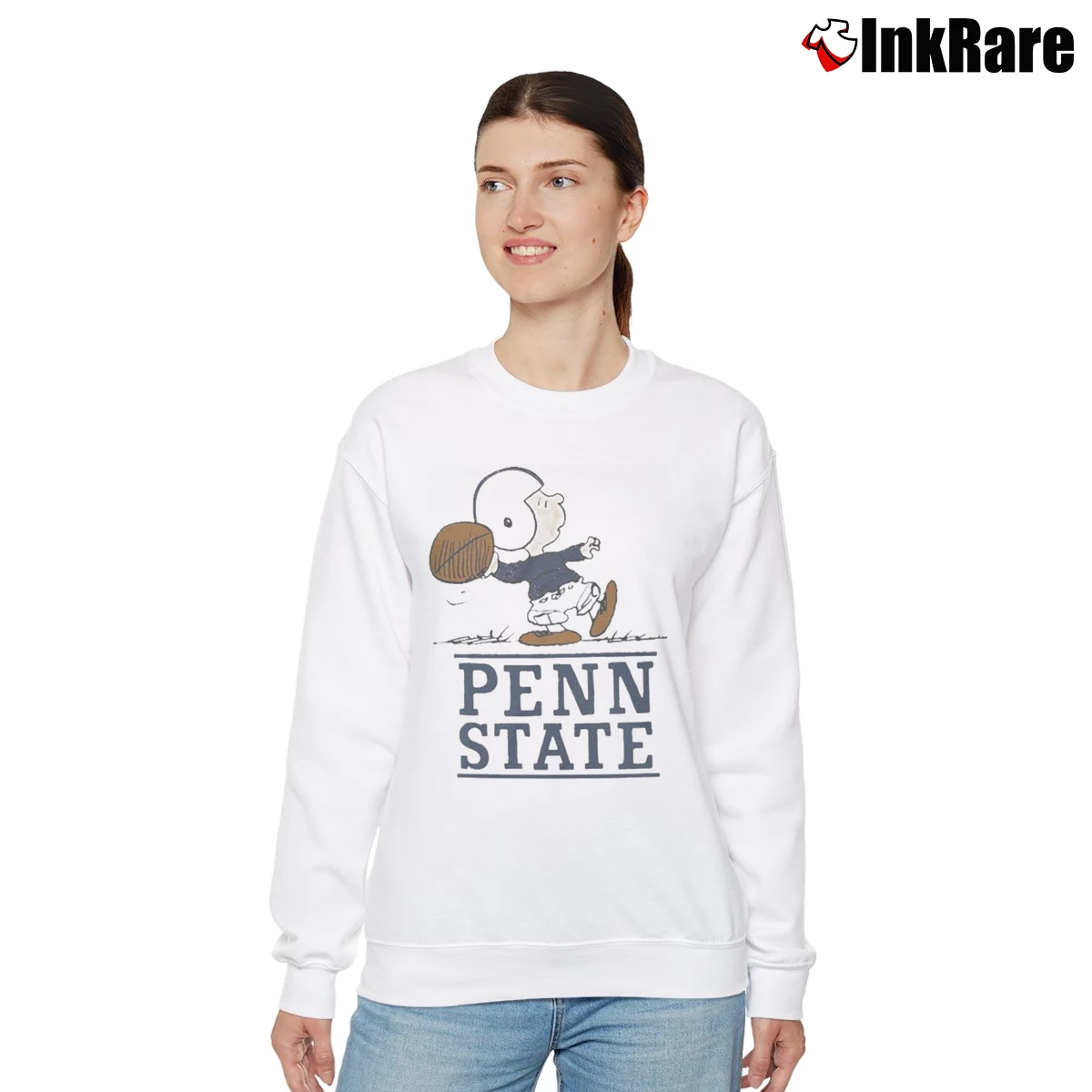 Penn State Quarterback Snoopy Women’s Relaxed Sweatshirt in white – Cozy Casual Women’s Penn State Quarterback Snoopy Relaxed Sweatshirt in white | Soft, Laid-Back Vibe