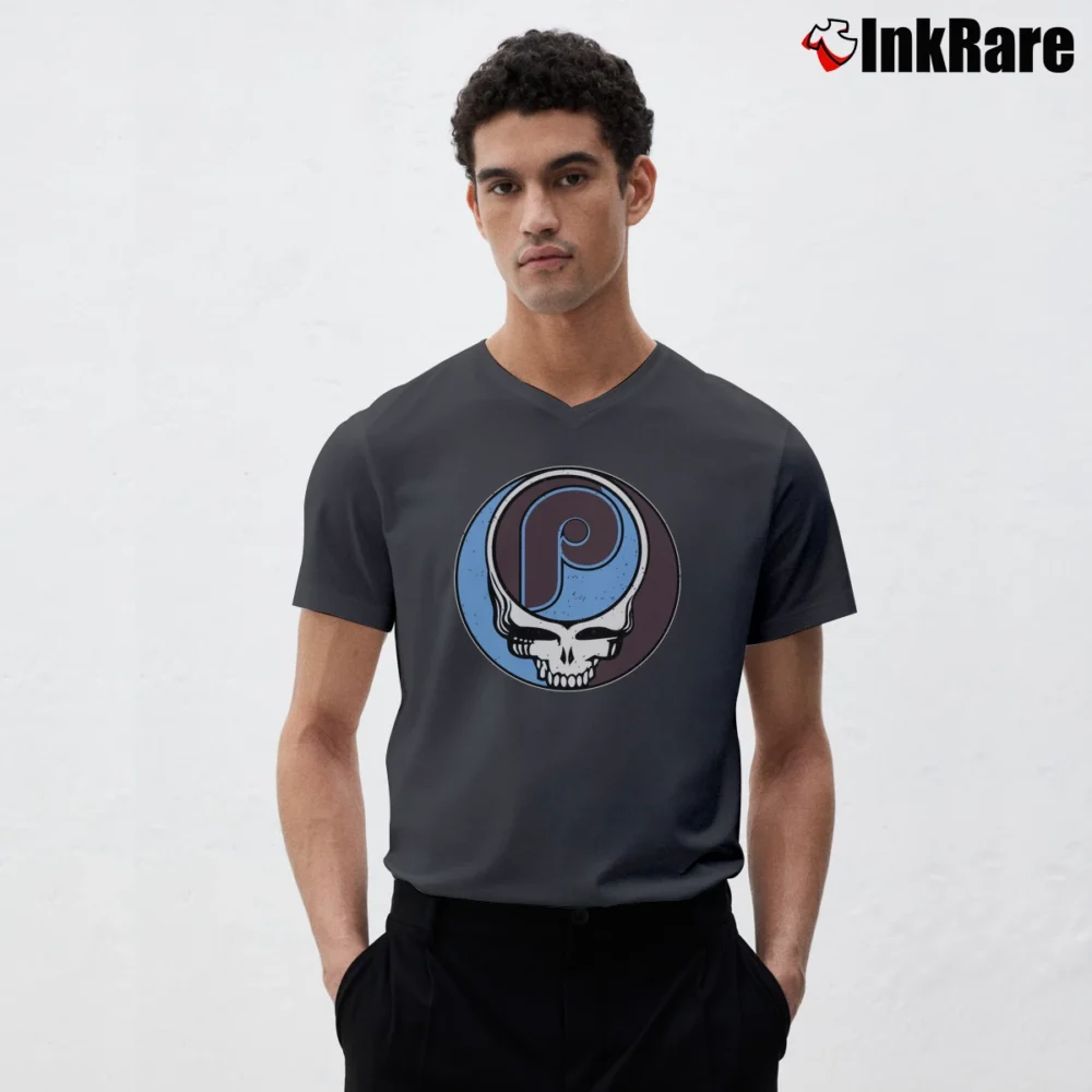 Men’s Philadelphia Phillies Stealie Graphic Fan V-Neck Tee in charcoal | Sharp, Breathable, Everyday Staple