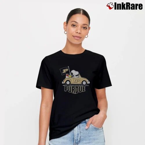 Purdue Boilermakers Football Snoopy Dog Driving Car Women’s Tee in black – Effortless Style Women’s Purdue Boilermakers Football Snoopy Dog Driving Car T-Shirt in black | Soft, Flattering Fit