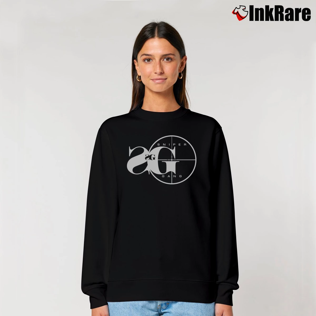 Sniper Gang Logo Graphic Women’s Relaxed Sweatshirt in black – Cozy Casual Women’s Sniper Gang Logo Graphic Relaxed Sweatshirt in black | Soft, Laid-Back Vibe