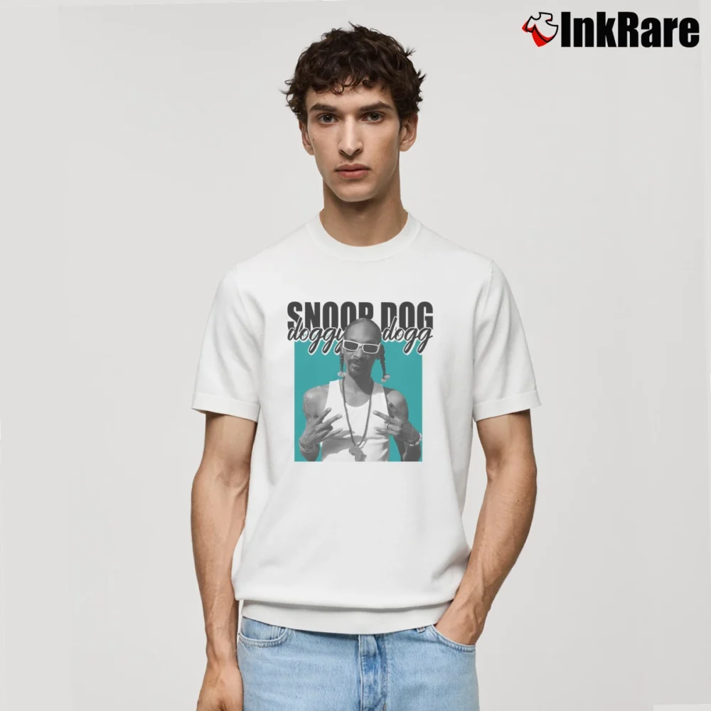 Men’s snoop doggy dogg west coast rap legend Classic T-Shirt in white | Soft, Breathable Everyday Wear