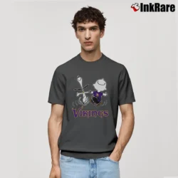 Men’s Snoopy Charlie Brown Happy Minnesota Vikings Fans Classic T-Shirt in charcoal | Soft, Breathable Everyday Wear