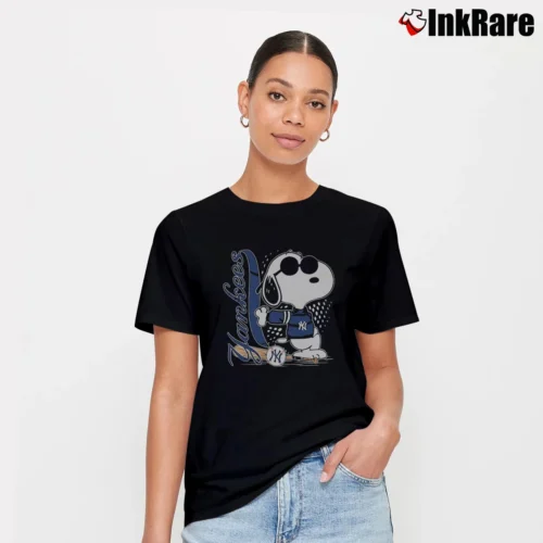 Snoopy Cool New York Yankees Women’s Tee in black – Effortless Style Women’s Snoopy Cool New York Yankees T-Shirt in black | Soft, Flattering Fit