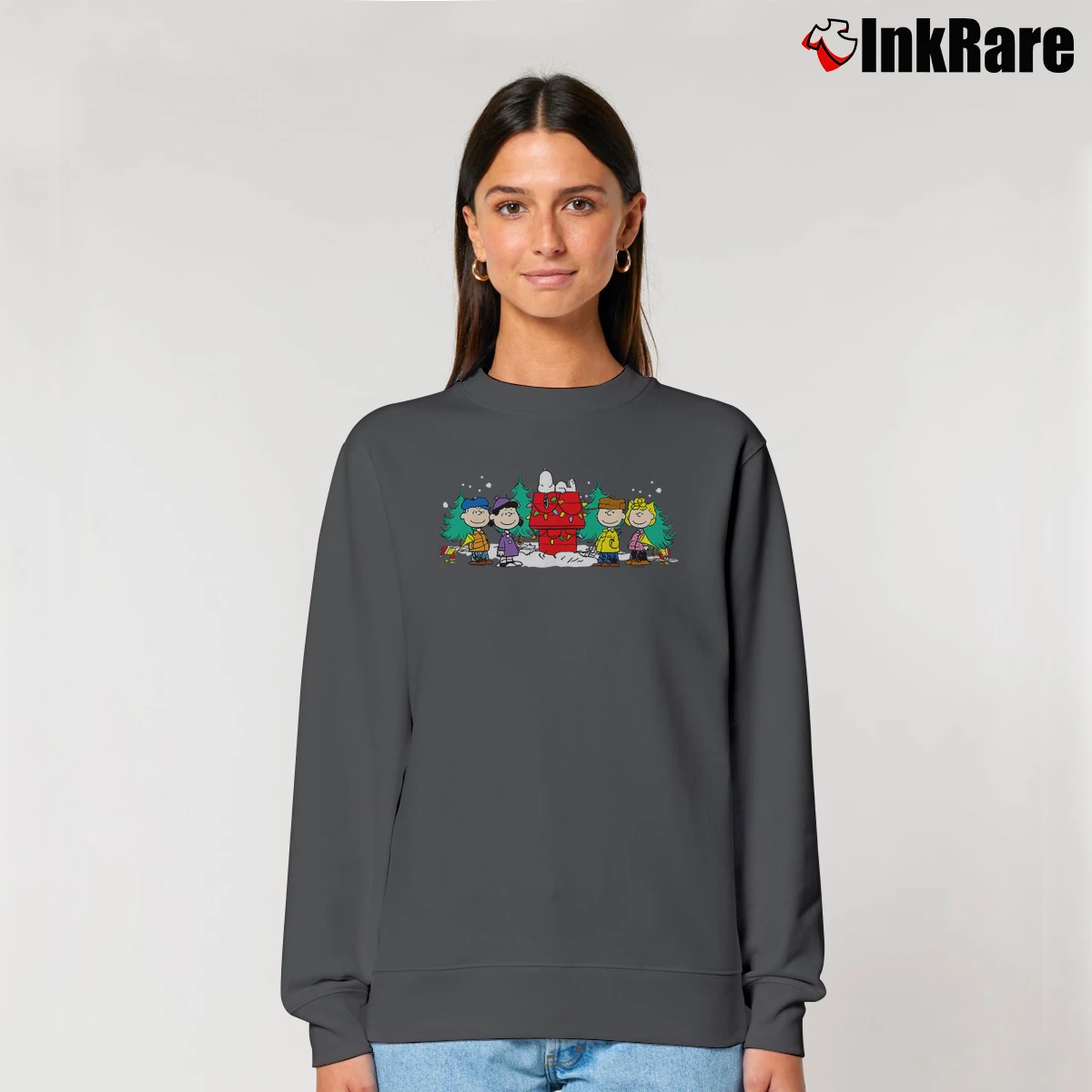 snoopy dog house holiday family photo Women’s Relaxed Sweatshirt in charcoal – Cozy Casual Women’s snoopy dog house holiday family photo Relaxed Sweatshirt in charcoal | Soft, Laid-Back Vibe