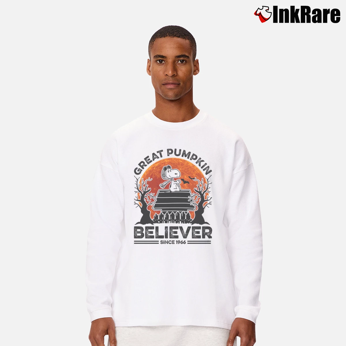 Snoopy Great Pumpkin Welcome Committee Believer Since 1966 Men’s Long-Sleeve Tee in white – Versatile Layering Men’s Snoopy Great Pumpkin Welcome Committee Believer Since 1966 Long-Sleeve Shirt in white | Sleek, Lightweight, Year-Round Wear