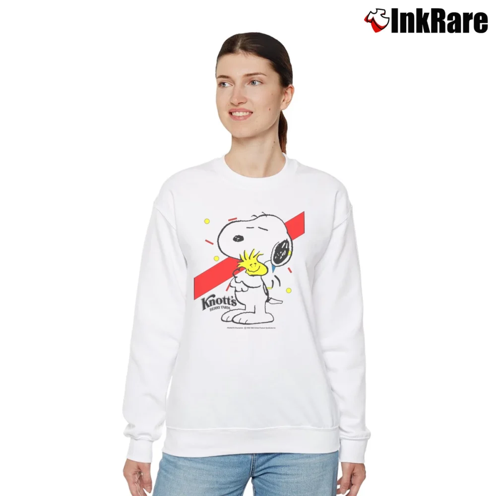 Women’s Snoopy Knotts Berry Farm Peanuts Relaxed Sweatshirt in white | Soft, Laid-Back Vibe