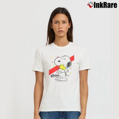 Snoopy Knotts Berry Farm Peanuts Women’s Signature Tee in white – Effortless Style Women’s Snoopy Knotts Berry Farm Peanuts Signature T-Shirt in white | Soft, Flattering Fit