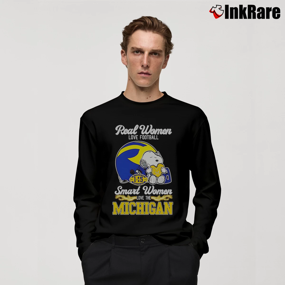 Snoopy Michigan Wolverines Smart Women Love Michigan Football Men’s Long-Sleeve Tee in black – Versatile Layering Men’s Snoopy Michigan Wolverines Smart Women Love Michigan Football Long-Sleeve Shirt in black | Sleek, Lightweight, Year-Round Wear