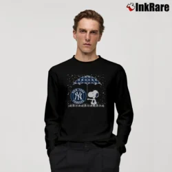 Men’s Snoopy New York Yankees Trending Long-Sleeve Shirt in black | Sleek, Lightweight, Year-Round Wear