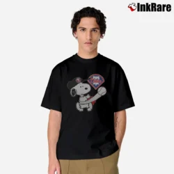 Men’s Snoopy Play Baseball Phillies Team Classic T-Shirt in black | Soft, Breathable Everyday Wear