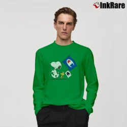 Men’s Snoopy Woodstock Flag Champion Long-Sleeve Shirt in irish green | Sleek, Lightweight, Year-Round Wear