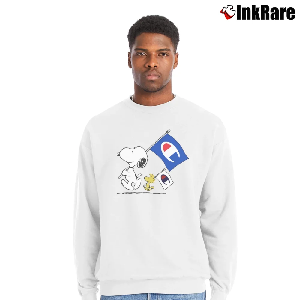 Men’s Snoopy Woodstock Flag Champion Crewneck Sweatshirt in white | Cozy Fabric, Clean Style