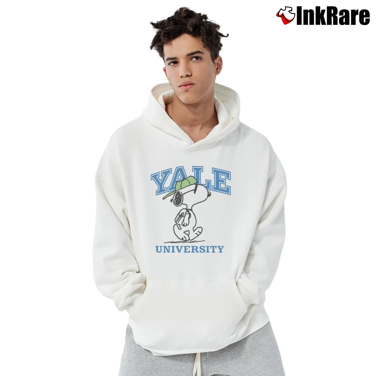 Snoopy Yale University Men’s Pullover Hoodie in white – Ultimate Warmth Men’s Snoopy Yale University Pullover Hoodie in white | Cozy, Durable, Modern Fit