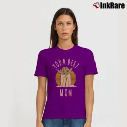Women’s Star Wars Yoda Best Mom Funny Cartoon Signature T-Shirt in purple | Soft, Flattering Fit