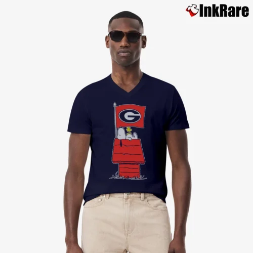 Tailgate X Peanuts Georgia Bulldogs Men’s V-Neck Tee in navy – Modern Essential Men’s Tailgate X Peanuts Georgia Bulldogs V-Neck Tee in navy | Sharp, Breathable, Everyday Staple