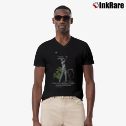Men’s Tiger Woods Hall Of Fame Golf V-Neck Tee in black | Sharp, Breathable, Everyday Staple