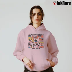 Women’s Très Bien Studio Barnhus Volym 1 Cozy Hoodie in light pink | Warm, Structured, Stylish