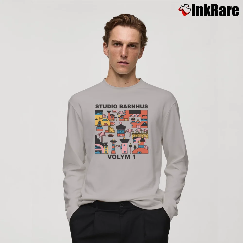 Men’s Très Bien Studio Barnhus Volym 1 Long-Sleeve Shirt in sport grey | Sleek, Lightweight, Year-Round Wear