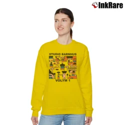 Women’s Très Bien Studio Barnhus Volym 1 Relaxed Sweatshirt in yellow | Soft, Laid-Back Vibe