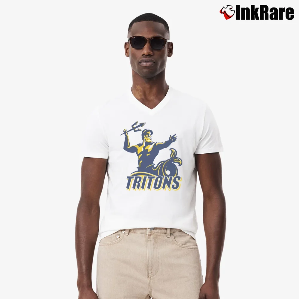 Men’s Ucsd Tritons Deep Heather School V-Neck Tee in white | Sharp, Breathable, Everyday Staple