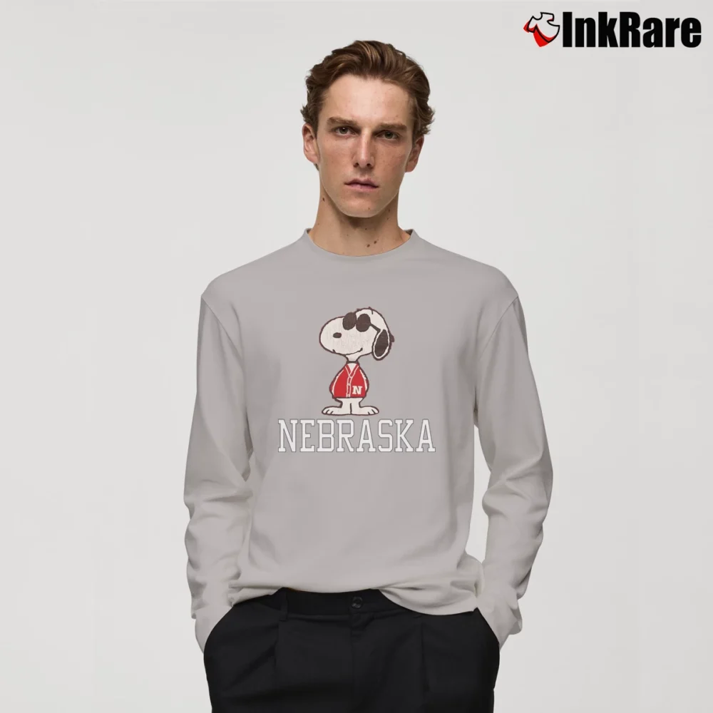 Men’s Vintage 1971 University Of Nebraska Snoopy College Long-Sleeve Shirt in sport grey | Sleek, Lightweight, Year-Round Wear