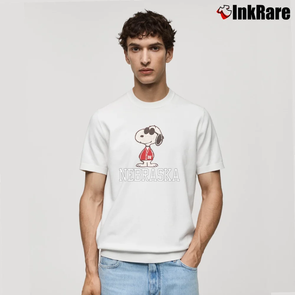 Men’s Vintage 1971 University Of Nebraska Snoopy College Classic T-Shirt in white | Soft, Breathable Everyday Wear