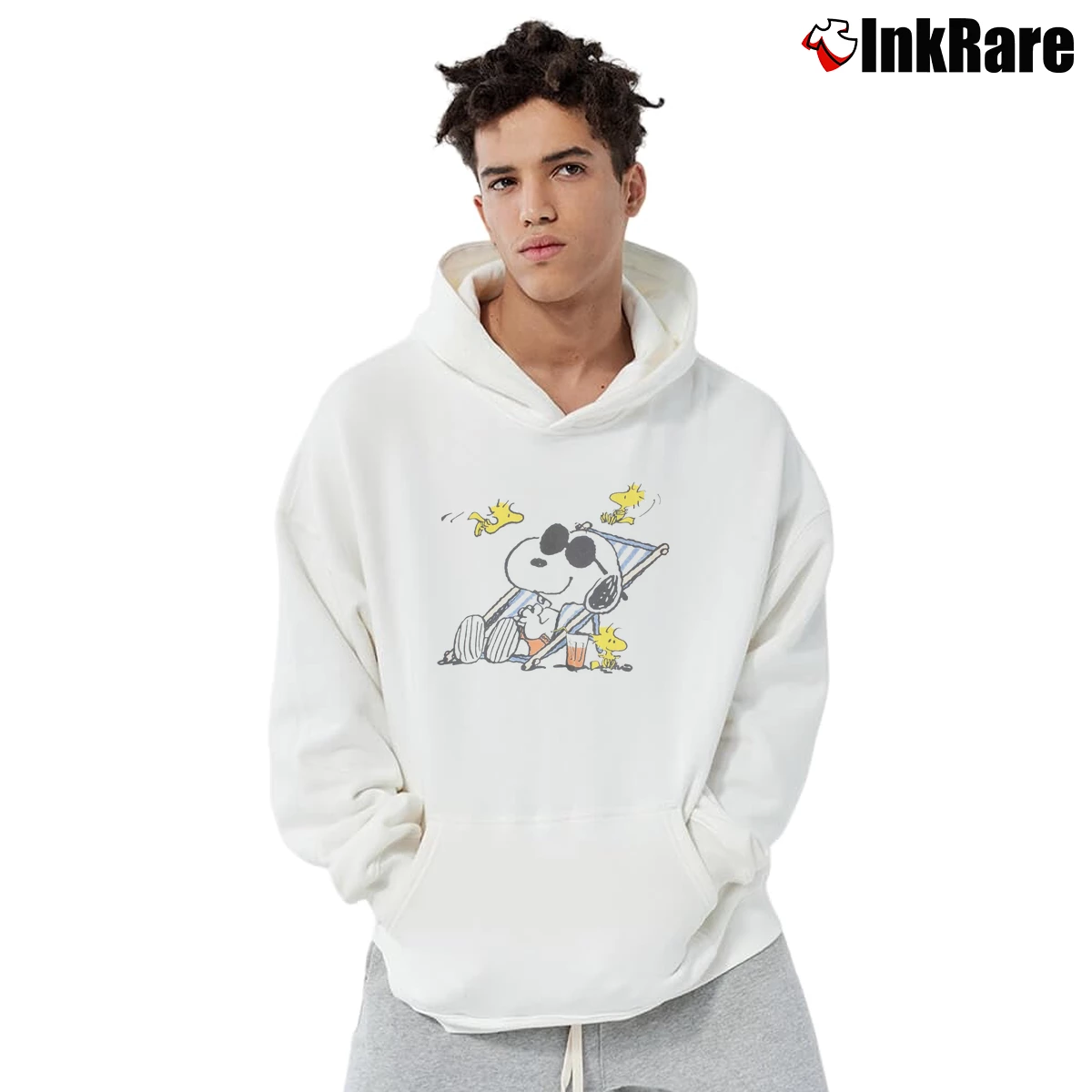 Vintage 90s Snoopy Men’s Pullover Hoodie in white – Ultimate Warmth Men’s Vintage 90s Snoopy Pullover Hoodie in white | Cozy, Durable, Modern Fit