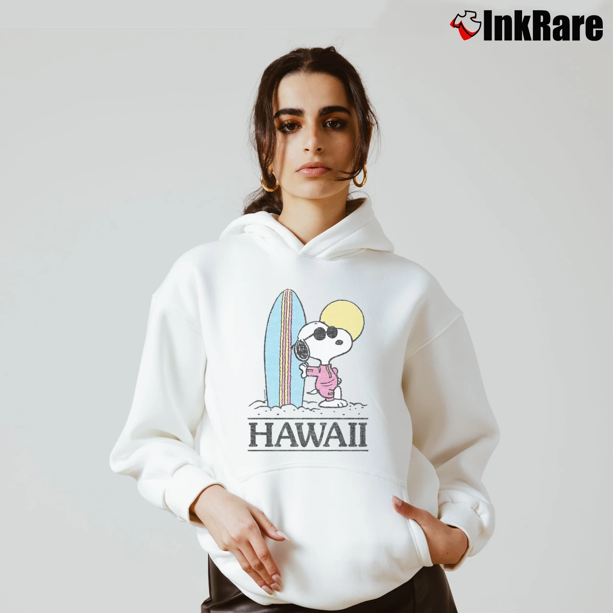 Vintage Snoopy Hawaii Surfing Women’s Cozy Hoodie in white – Urban Chic Women’s Vintage Snoopy Hawaii Surfing Cozy Hoodie in white | Warm, Structured, Stylish
